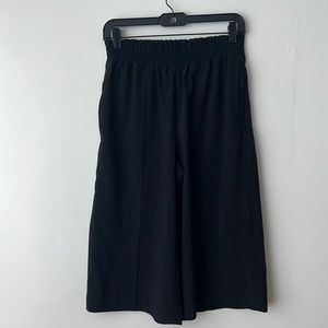 Athleta Savannah Bermuda Size Small Black